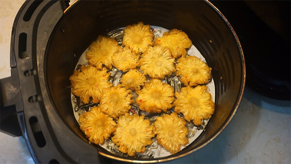 dứa sấy bằng nồi chiên không dầu