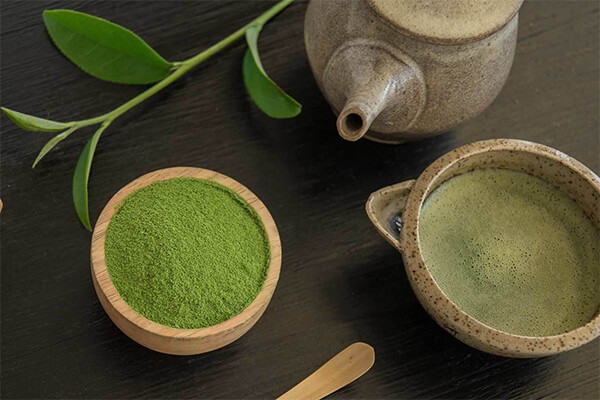 pha trà từ bột trà xanh