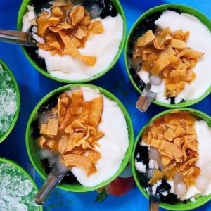 dừa sấy ăn với chè