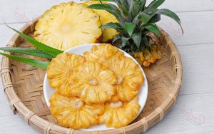 Lợi ích sức khỏe từ thơm tươi so với dứa sấy thăng hoa