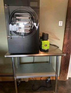 Với những lời khuyên từ các chuyên gia, bạn sẽ dễ dàng đưa ra quyết định đúng đắn cho việc lựa chọn máy sấy thăng hoa phù hợp với nhu cầu và điều kiện tài chính của mình. Việc đầu tư vào máy sấy thăng hoa là một bước quan trọng để đảm bảo chất lượng sản phẩm, bảo vệ sức khỏe người tiêu dùng và phát triển bền vững cho doanh nghiệp của bạn.